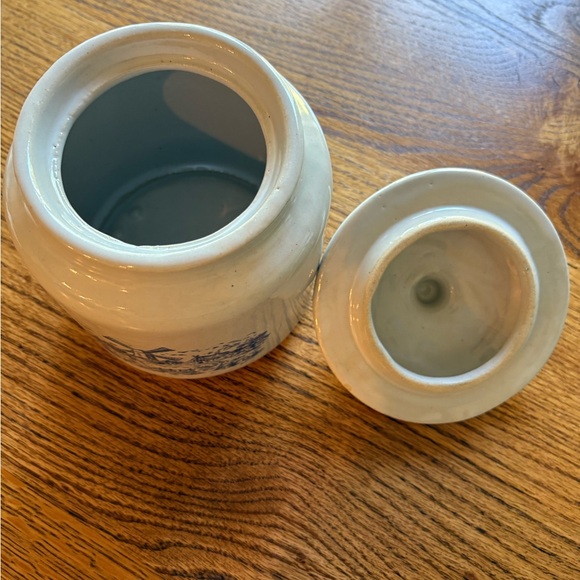 Blue and white Ceramic jar with windmill design - Picture 3 of 6